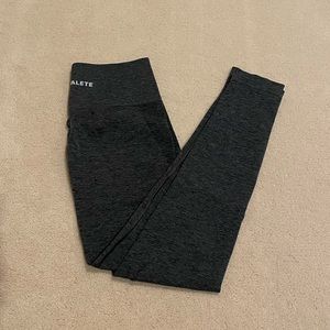 Alphalete Amplify Leggings: Powder Grey